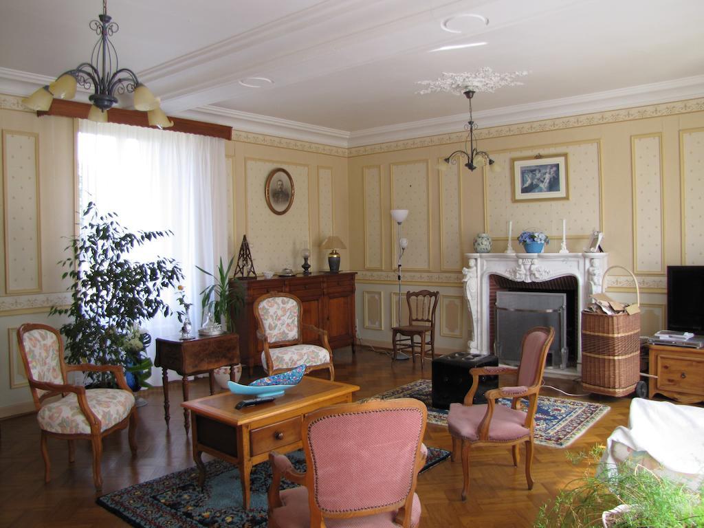 La Tourelle Des Echelles Bed & Breakfast Lésigny Екстериор снимка