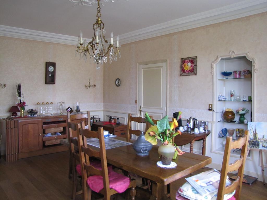 La Tourelle Des Echelles Bed & Breakfast Lésigny Екстериор снимка